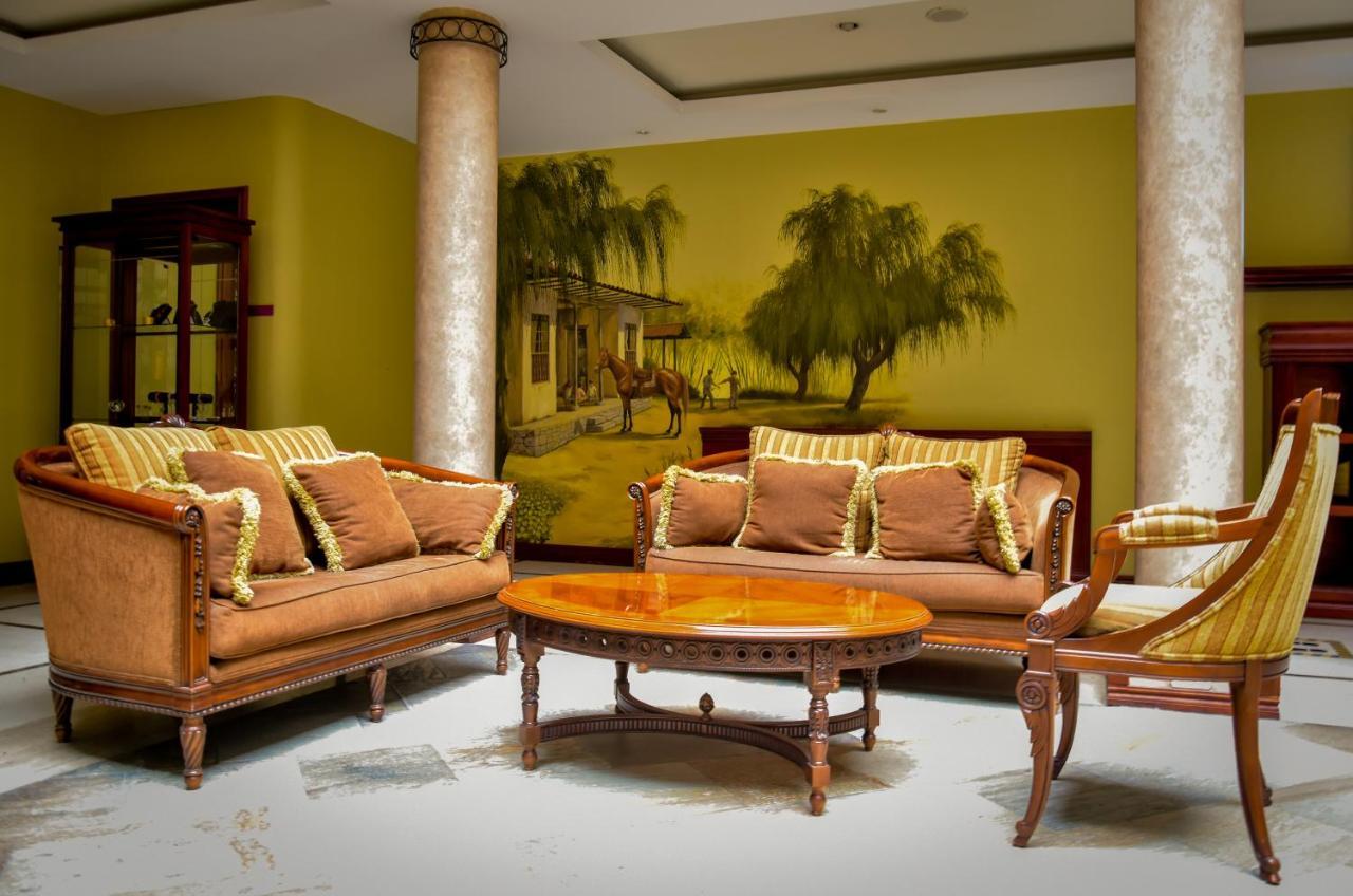 Grand Victoria Boutique Hotel Loja Bagian luar foto