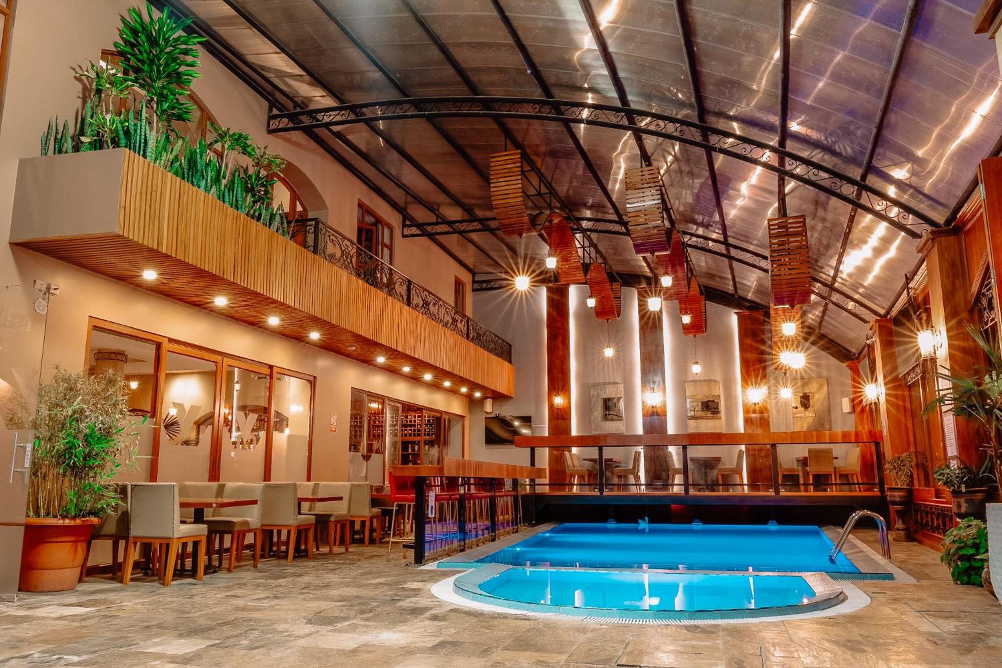 Grand Victoria Boutique Hotel Loja Bagian luar foto